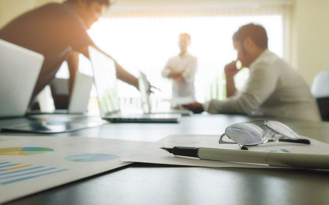 Busca por colaboradores qualificados segue como grande desafio para companhias, revela estudo da Salesforce e Morning Consult