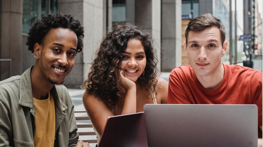 Talentos: ABES integra vagas de estágio do CIEE à plataforma RH Tech