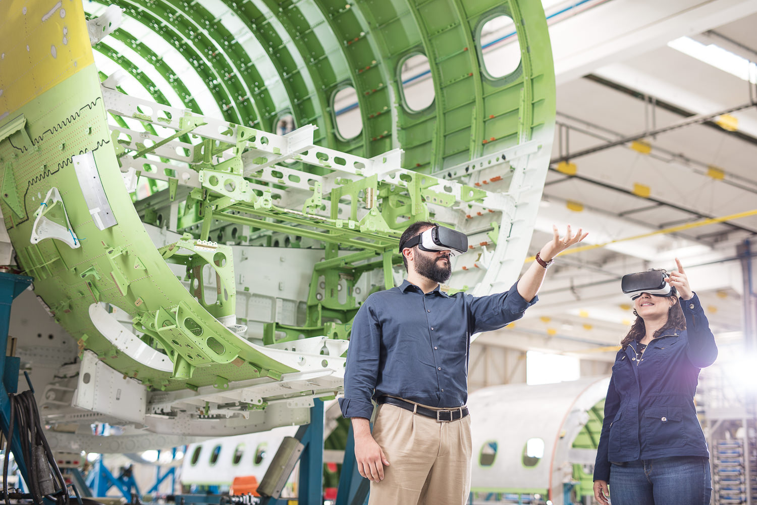 Embraer abre 200 vagas de estágio, com destaque para áreas de tecnologia e inovação