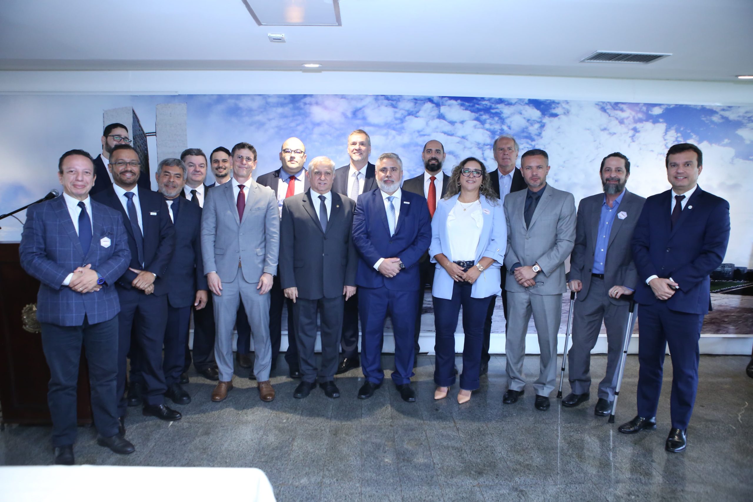 Entidades do setor de TI promovem café da manhã com parlamentares para discutir a reforma tributária