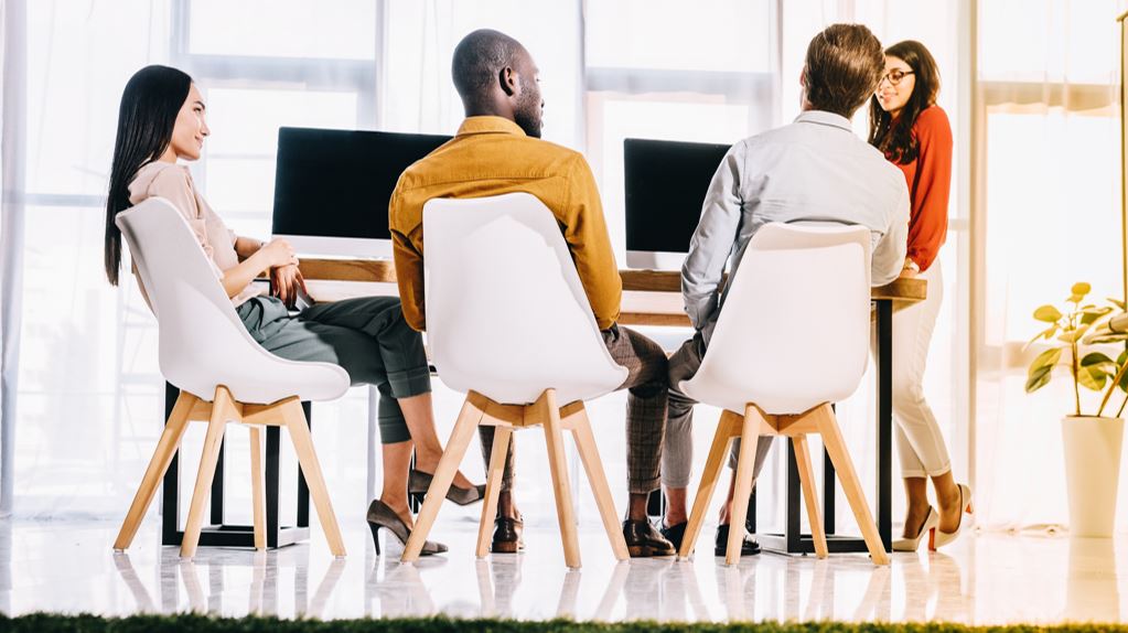 Santander e universidade britânica lançam 1.000 bolsas de estudo sobre negócios