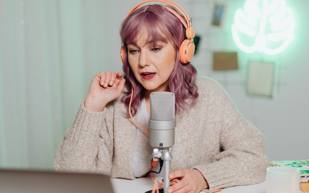 Troque Será por Serasa Experian: nova campanha da marca, com Gabriel Louchard, recria “cabine do sim ou não”