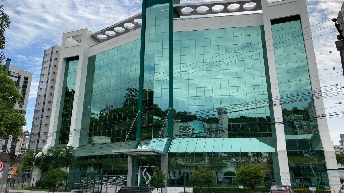 Lucro líquido da Senior cresce 26,7% e EBITDA avança 22,5% em 2025