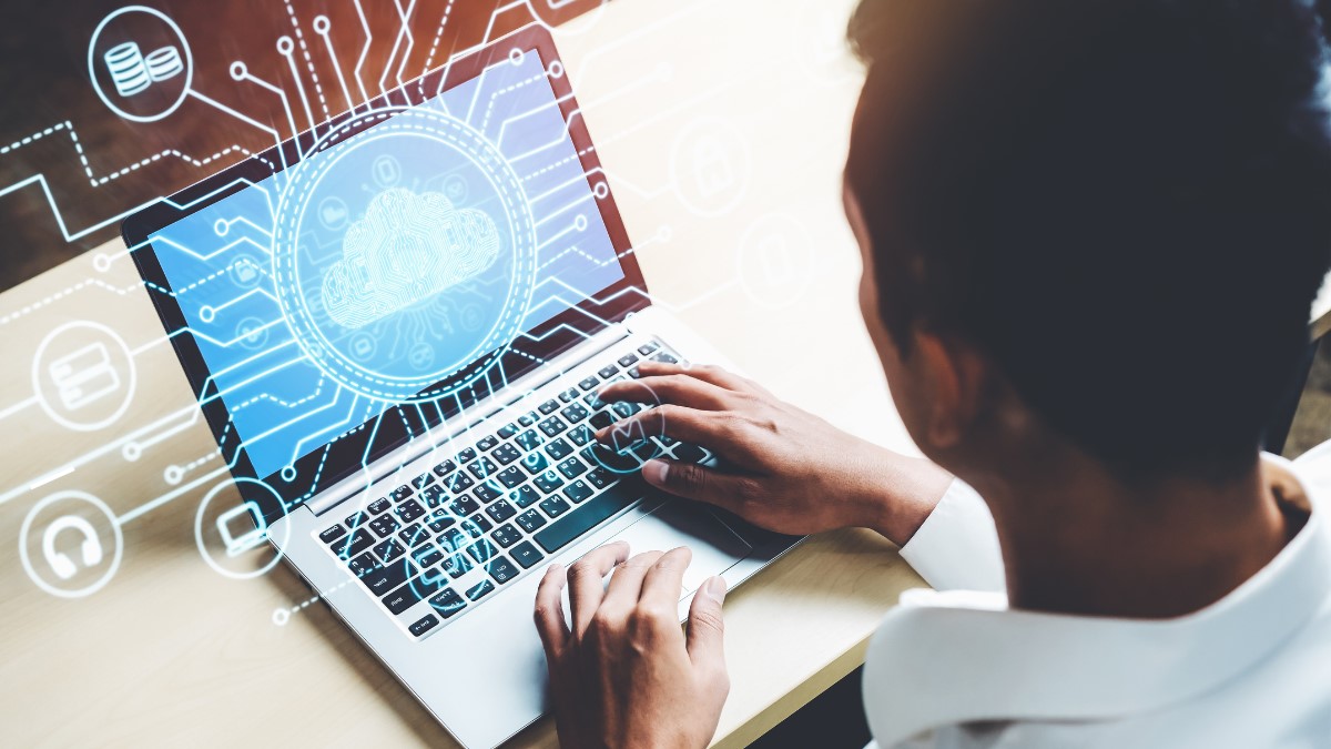 Conheça a Escola da Nuvem, ONG que insere pessoas em situação de vulnerabilidade social no mercado de Tecnologia