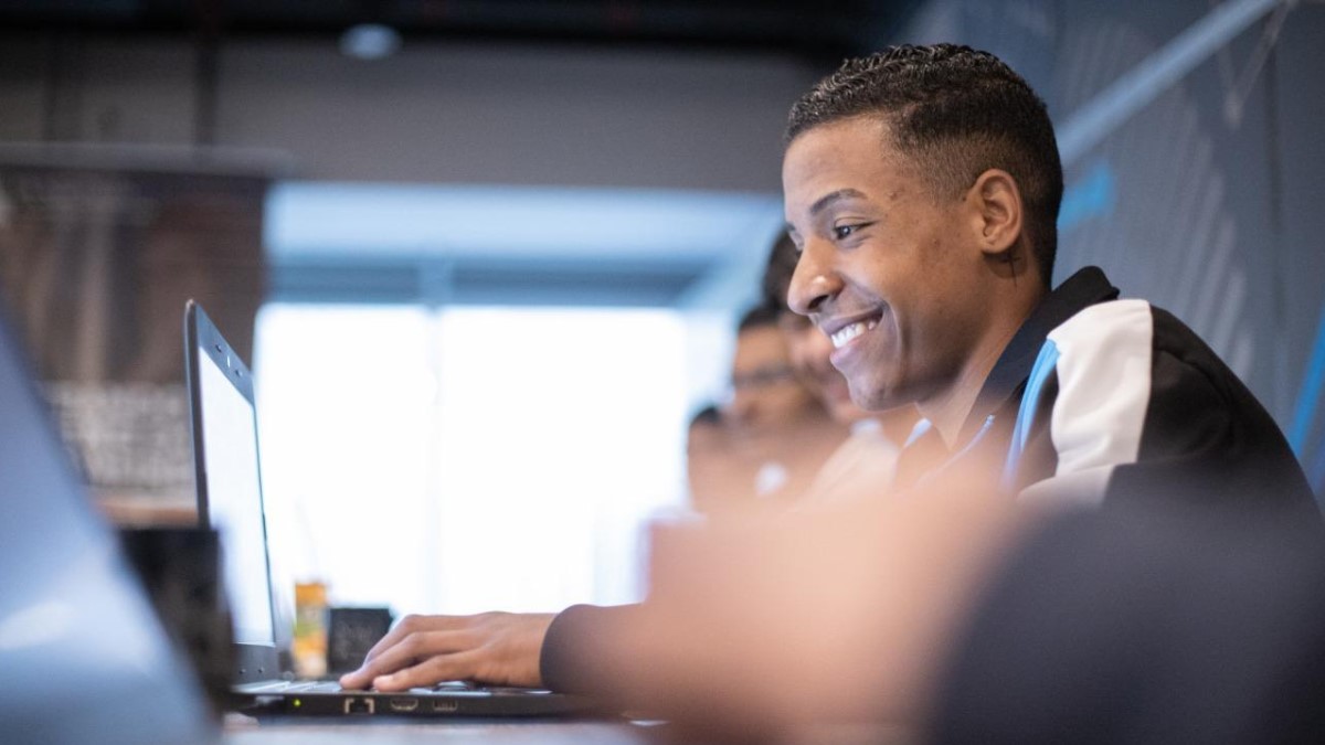 JA Brasil e StartSe lançam desafio nacional para jovens com foco em soluções criativas com Inteligência Artificial