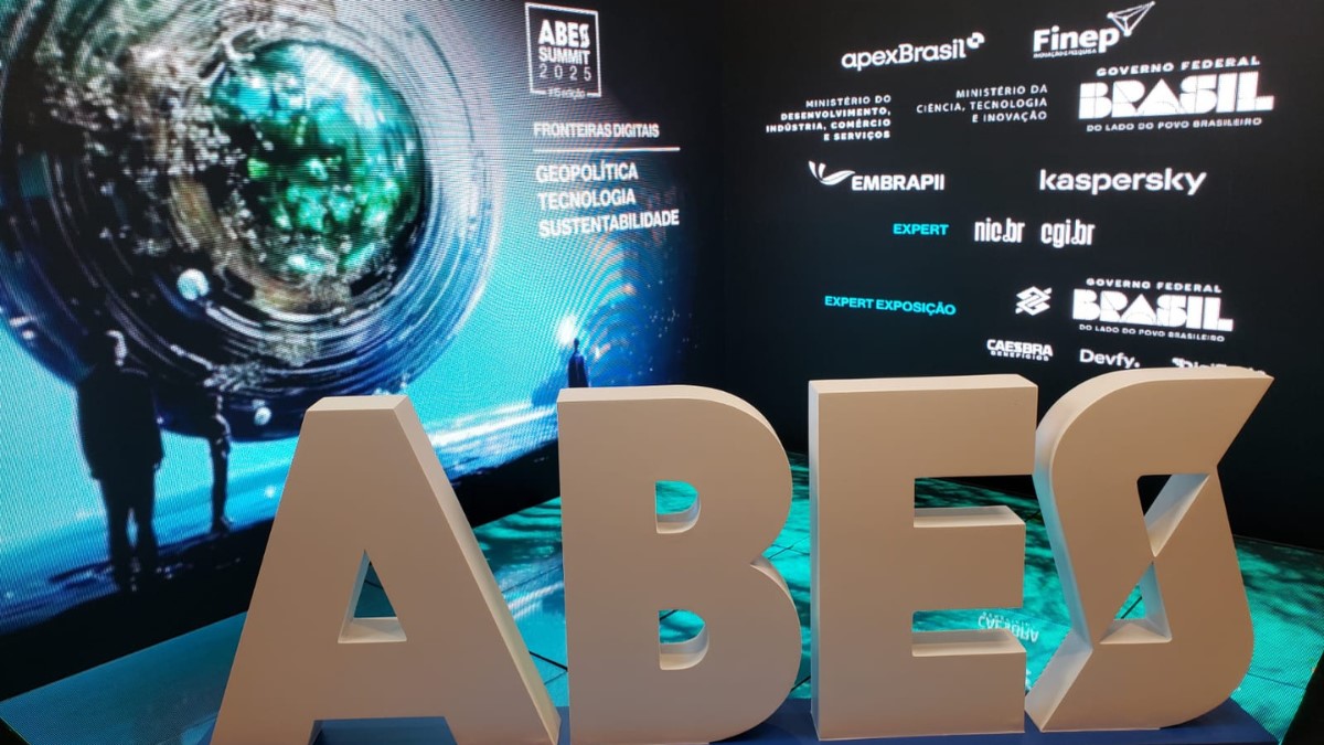 ApexBrasil, FECOMERCIO, Olusac e Vector discutem como o Brasil pode liderar na era da tecnopolaridade no ABES Summit 2025