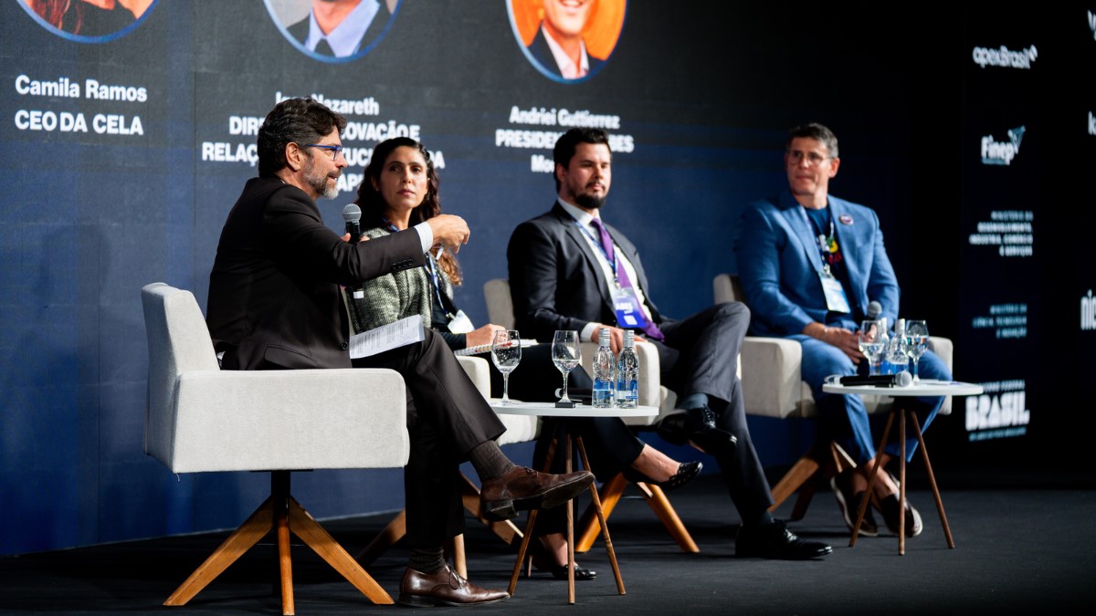 Brasil precisa investir em capital humano e ampliar políticas para liderar na tecnologia, dizem especialistas no ABES Summit 2025