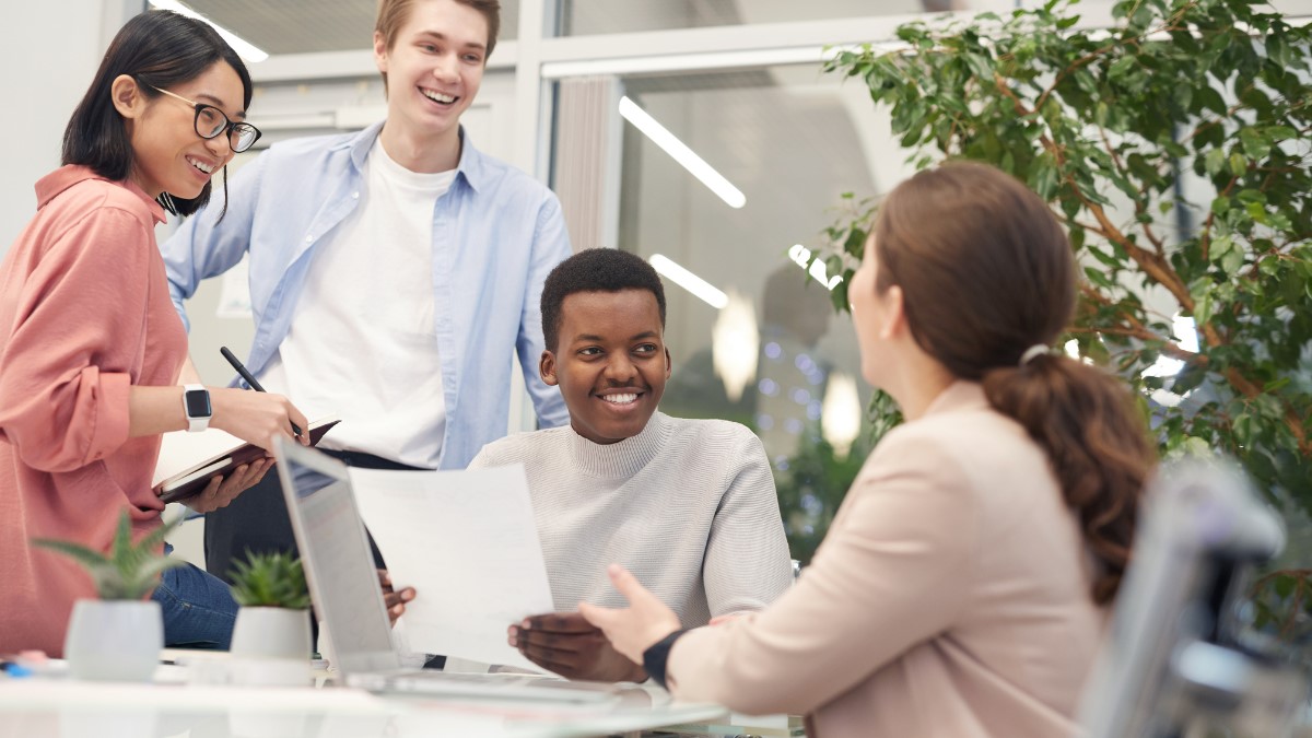 Programa BEEM já impulsionou mais de 9 mil jovens no mercado de trabalho e segue com vagas abertas para novas empresas