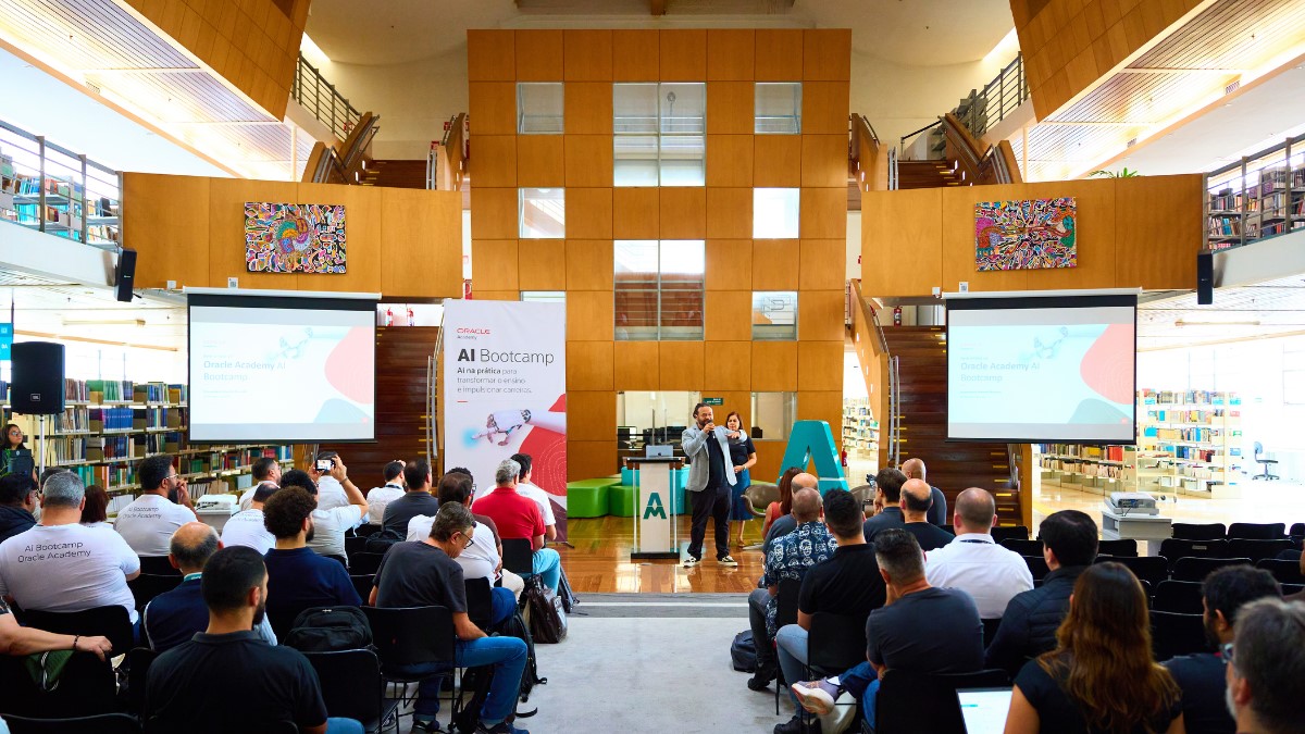Oracle Academy capacita 200 professores em Inteligência Artificial no Brasil