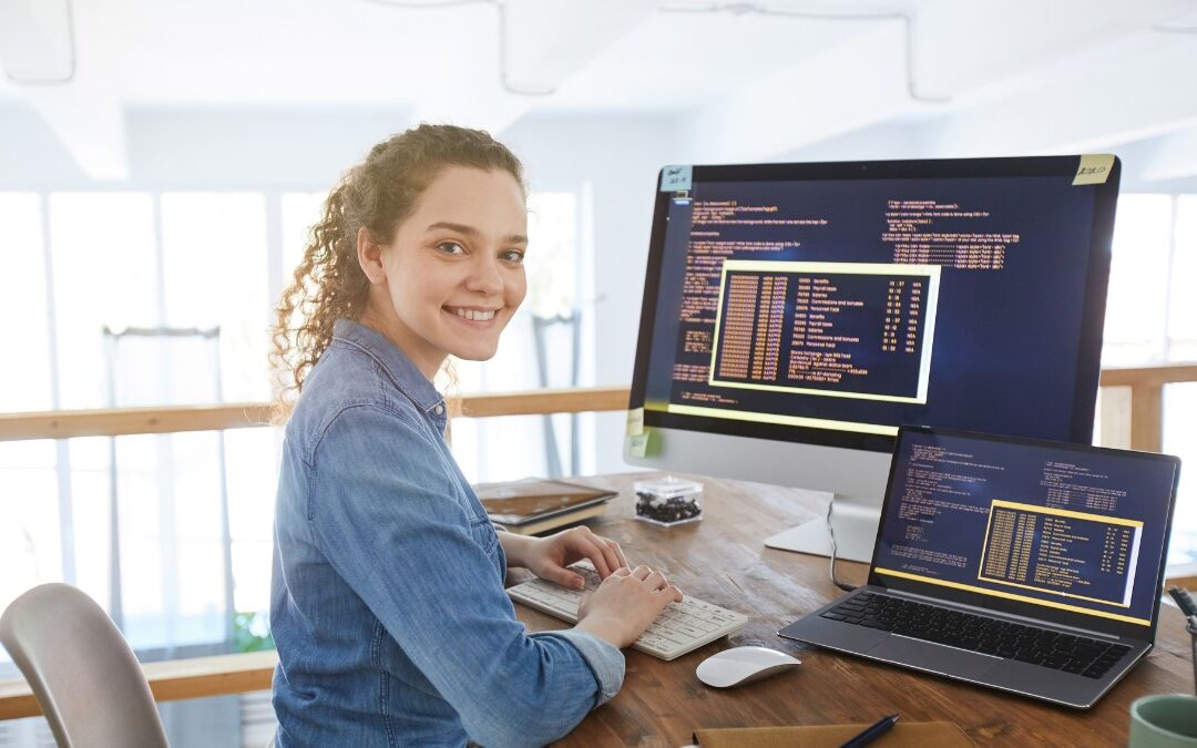 Quem são as mulheres que atuam em tecnologia no Brasil: estudo da Serasa Experian traça perfil desse público