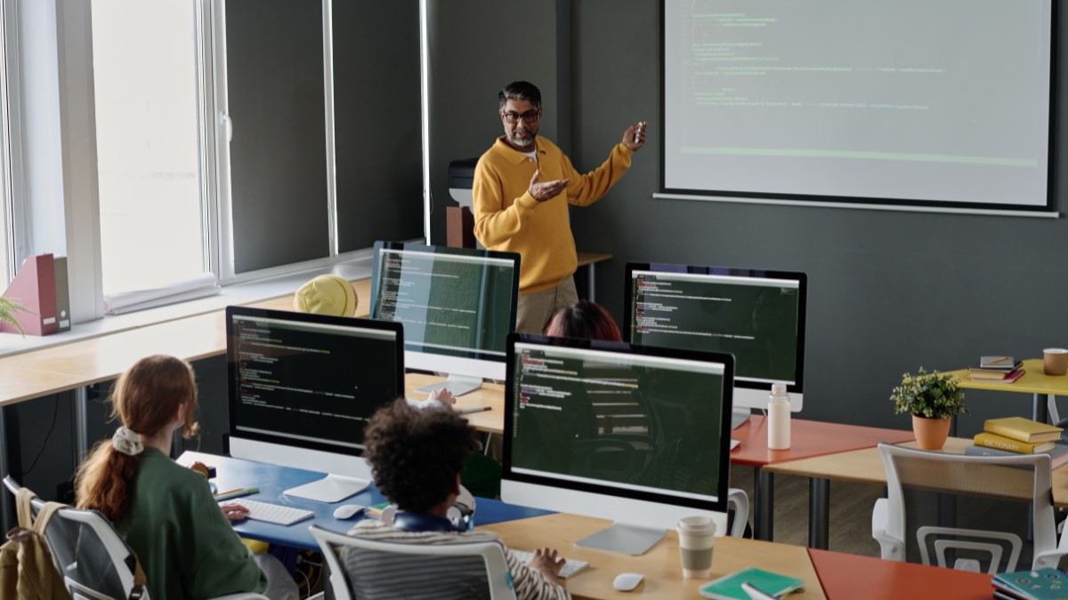 Serasa Experian abre inscrições para o Transforme-se, programa gratuito de capacitação em tecnologia para jovens de comunidades no Estado de São Paulo